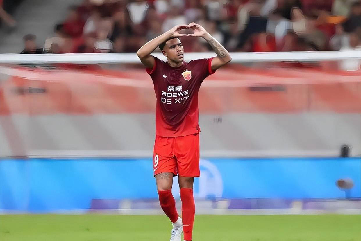 关键时刻球员表现出色，助球队取胜的简单介绍