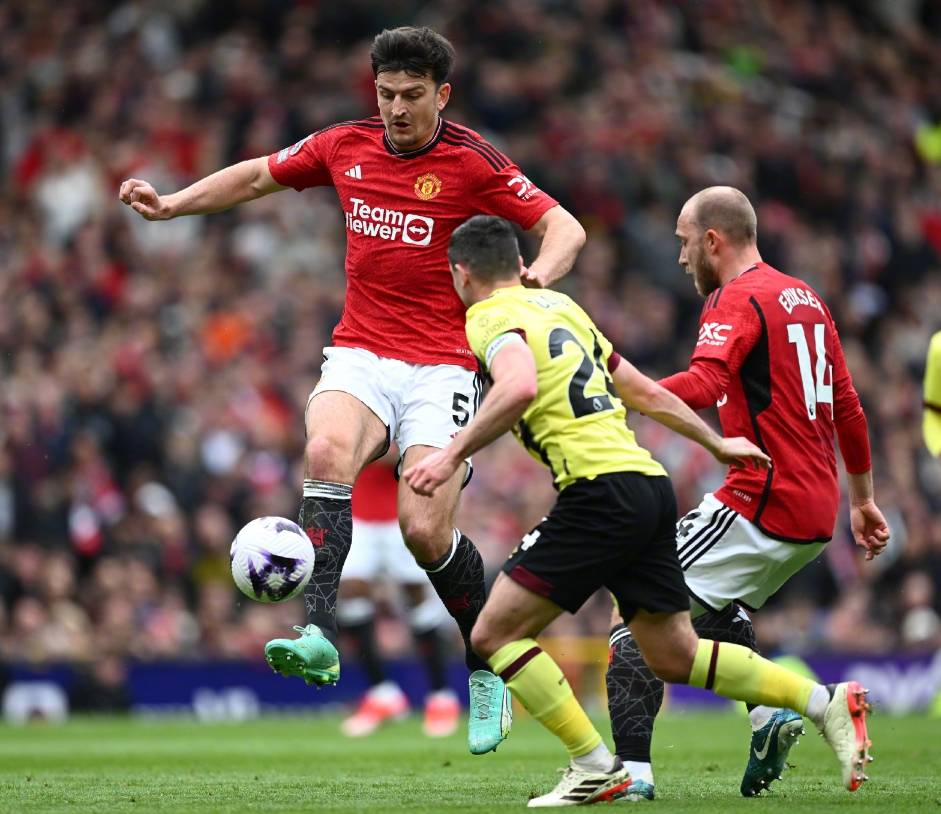 曼联憾负终场哨声,痛失关键胜利 曼联憾负终场哨声,痛失关键胜利