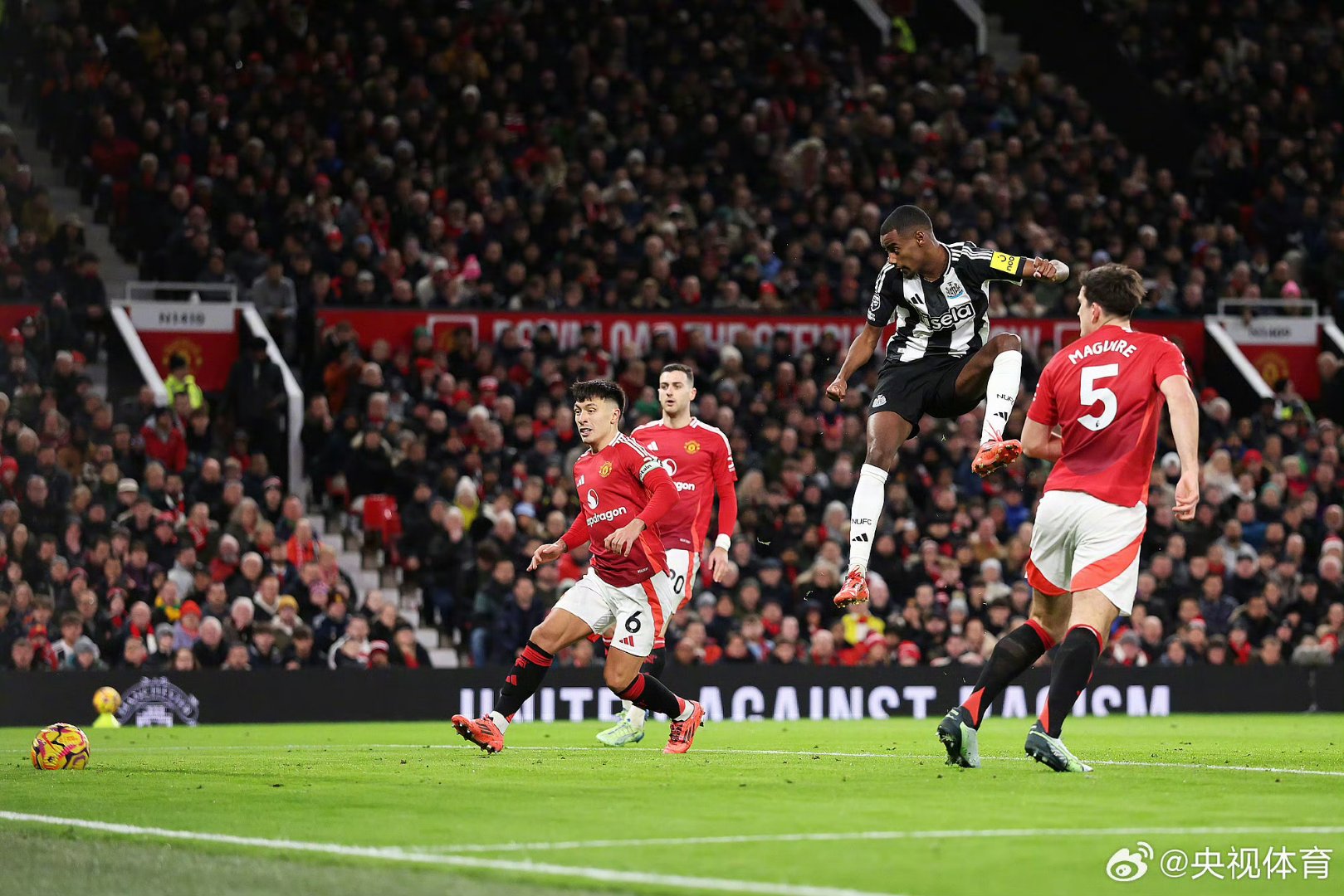 曼联憾负终场哨声,痛失关键胜利 曼联憾负终场哨声,痛失关键胜利