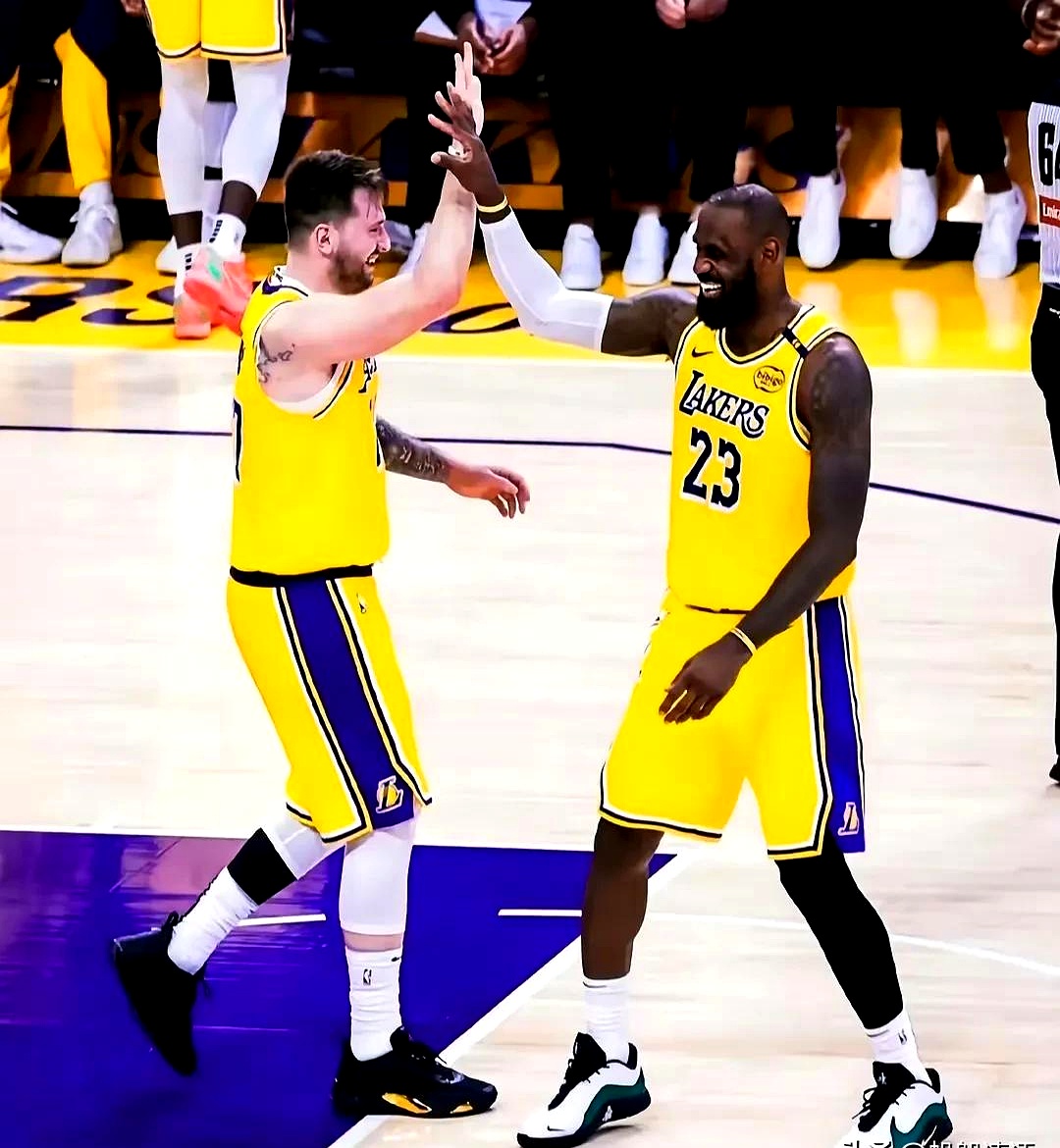 湖人胜爵士，詹姆斯砍下全队最高分