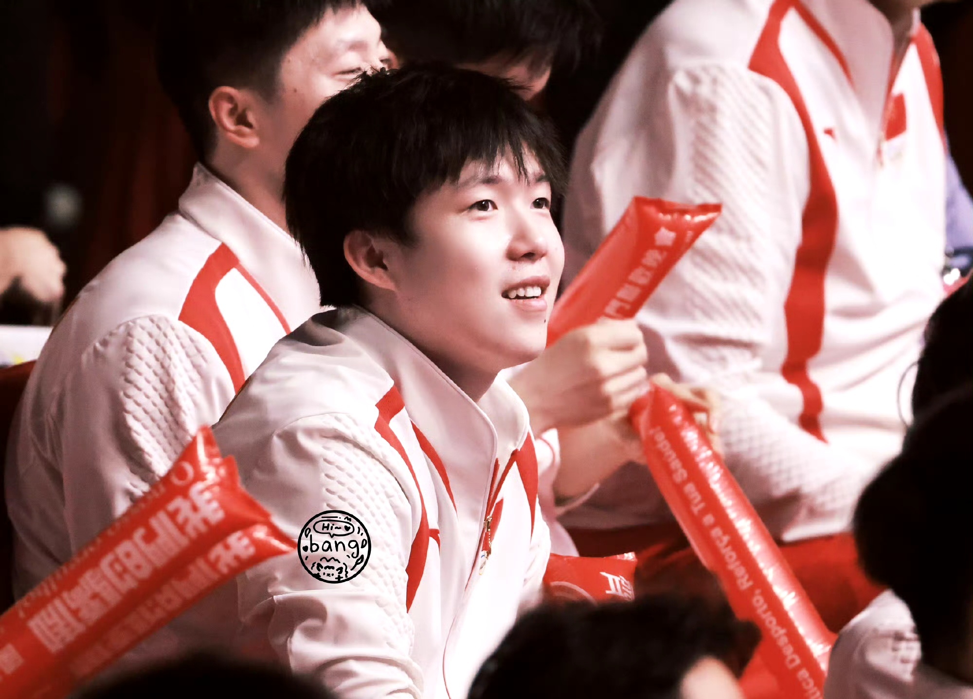 体育场上激情四射,运动员敢为人先的简单介绍 体育场上激情四射,运动员敢为人先的简单介绍