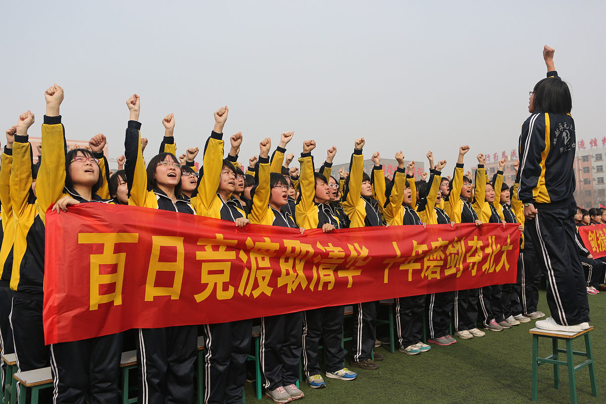 战火连天,球员们全力以赴,誓取胜利的简单介绍 战火连天,球员们全力以赴,誓取胜利的简单介绍