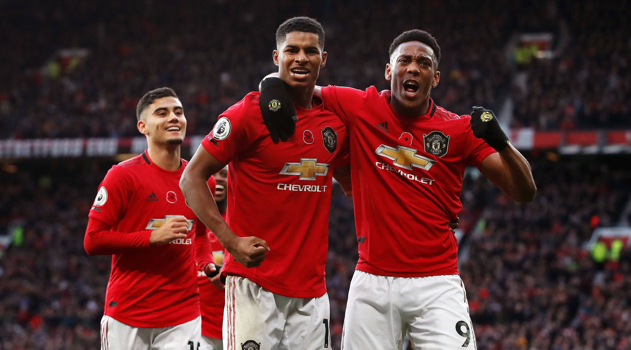 包含曼城全取三分，积分榜稳居前列的词条