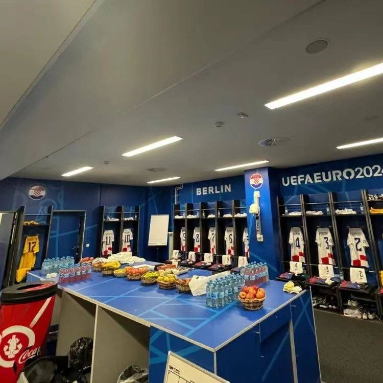 西班牙队士气高涨，击败对手晋级