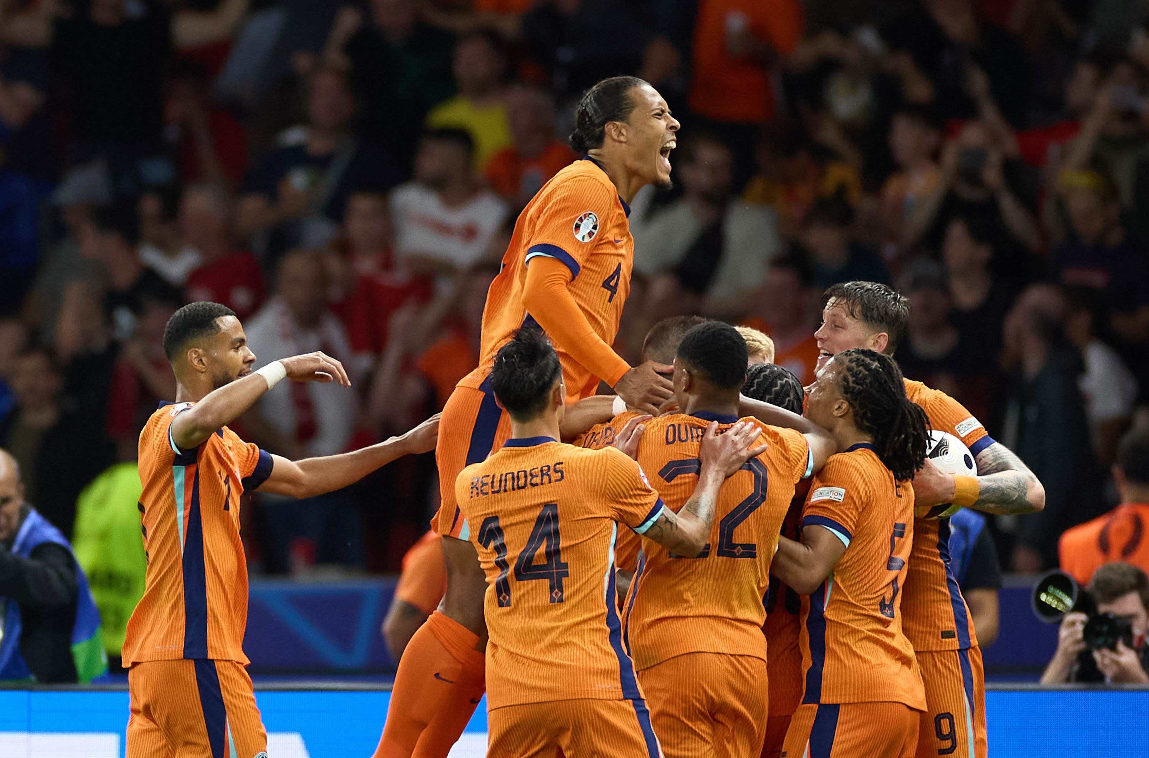 包含法国对阵芬兰，决战关键之时的词条