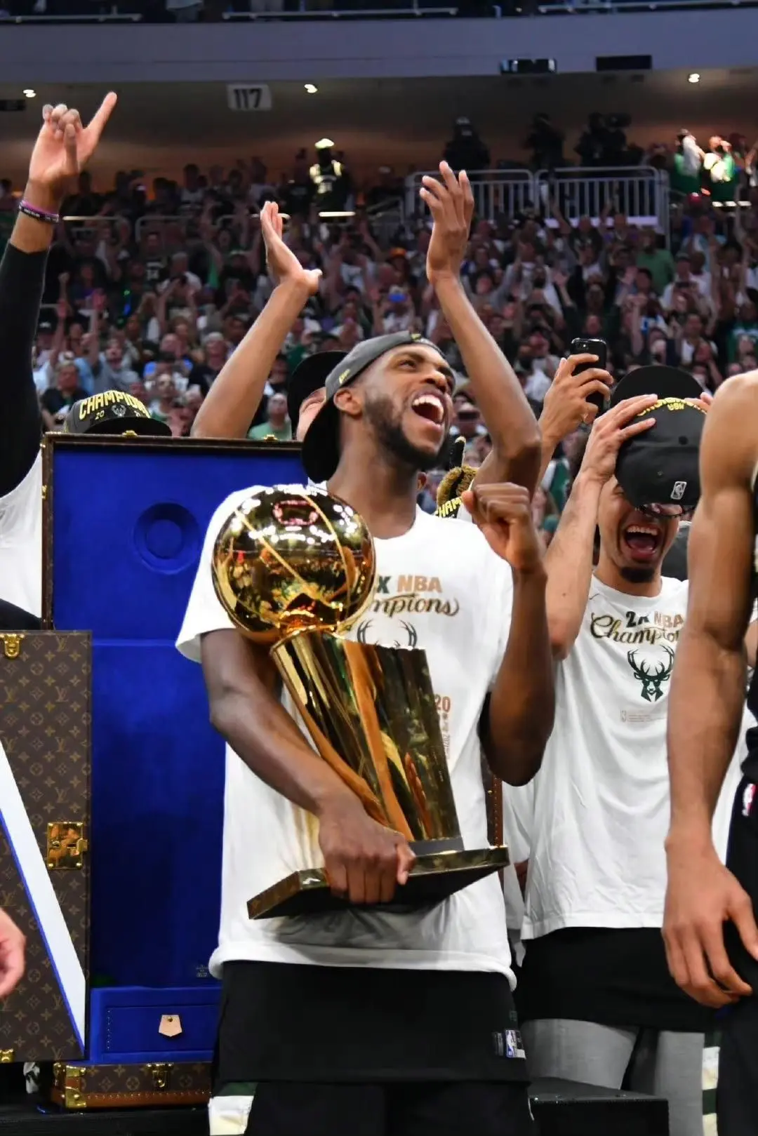 雄鹿再胜黄蜂,米德尔顿砍下全队最高分 雄鹿再胜黄蜂,米德尔顿砍下全队最高分