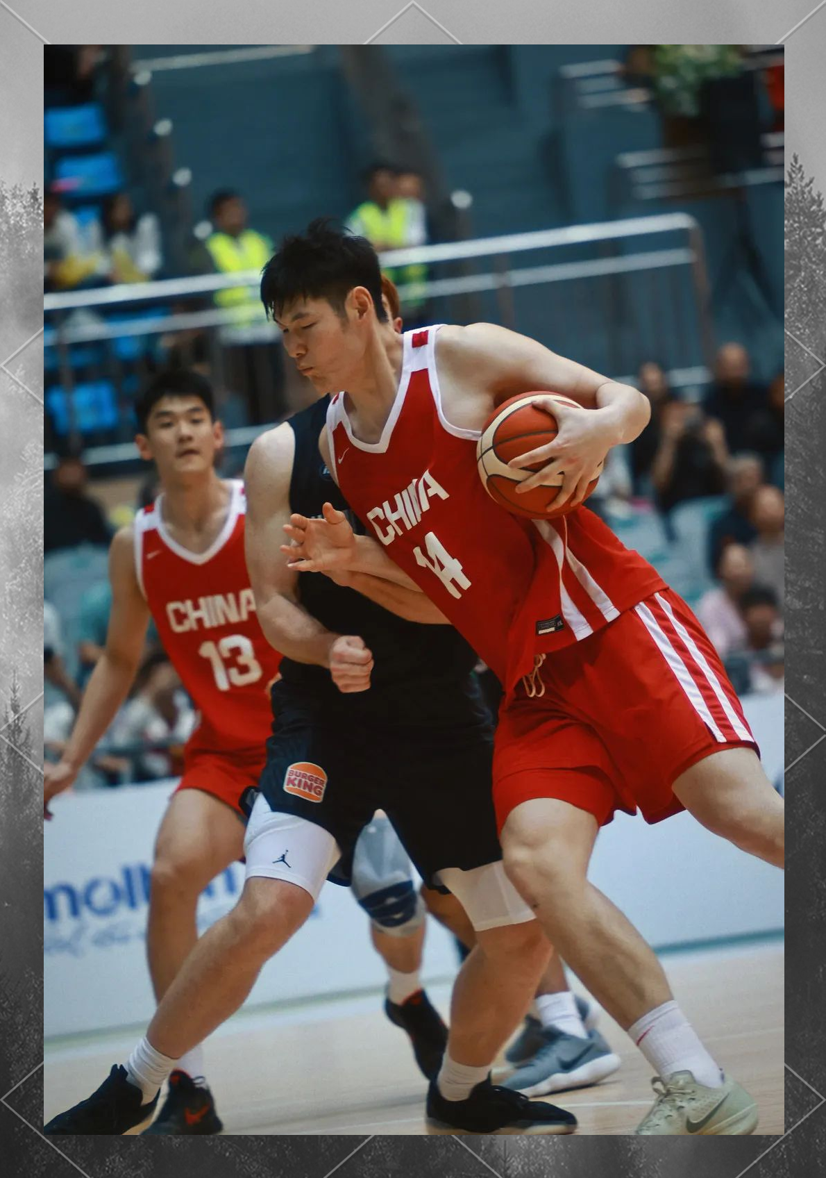 球员个人表现亮眼：篮球赛事彰显实力的简单介绍