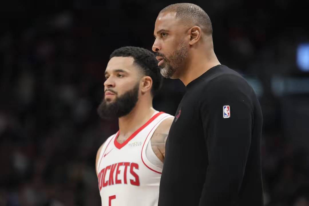 火箭主教练赞扬球队团结一心 火箭主教练赞扬球队团结一心