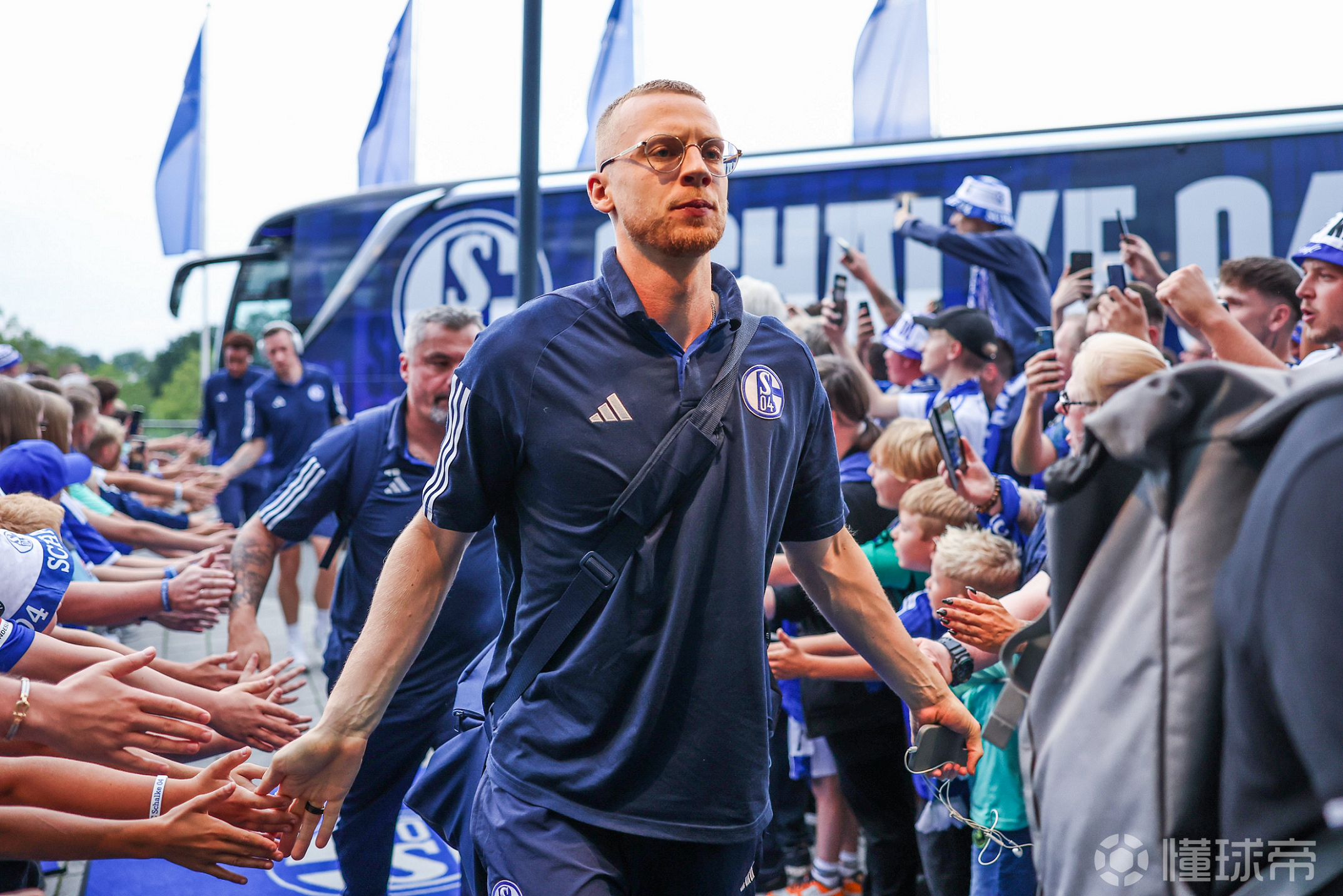 沙尔克在主场击败科隆，豪取连胜