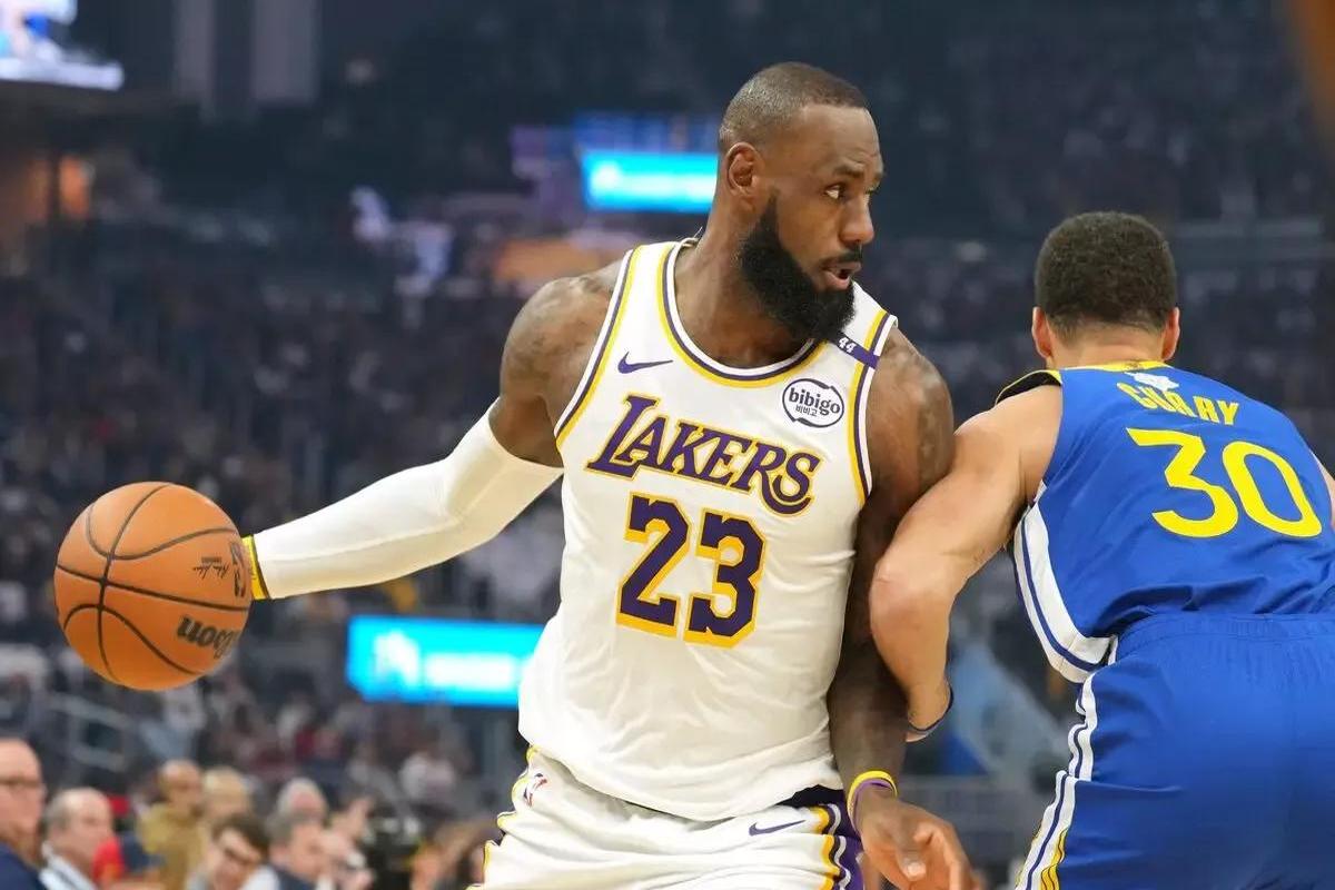 中超重磅对决：詹姆斯迎战凯尔特人，表现神勇