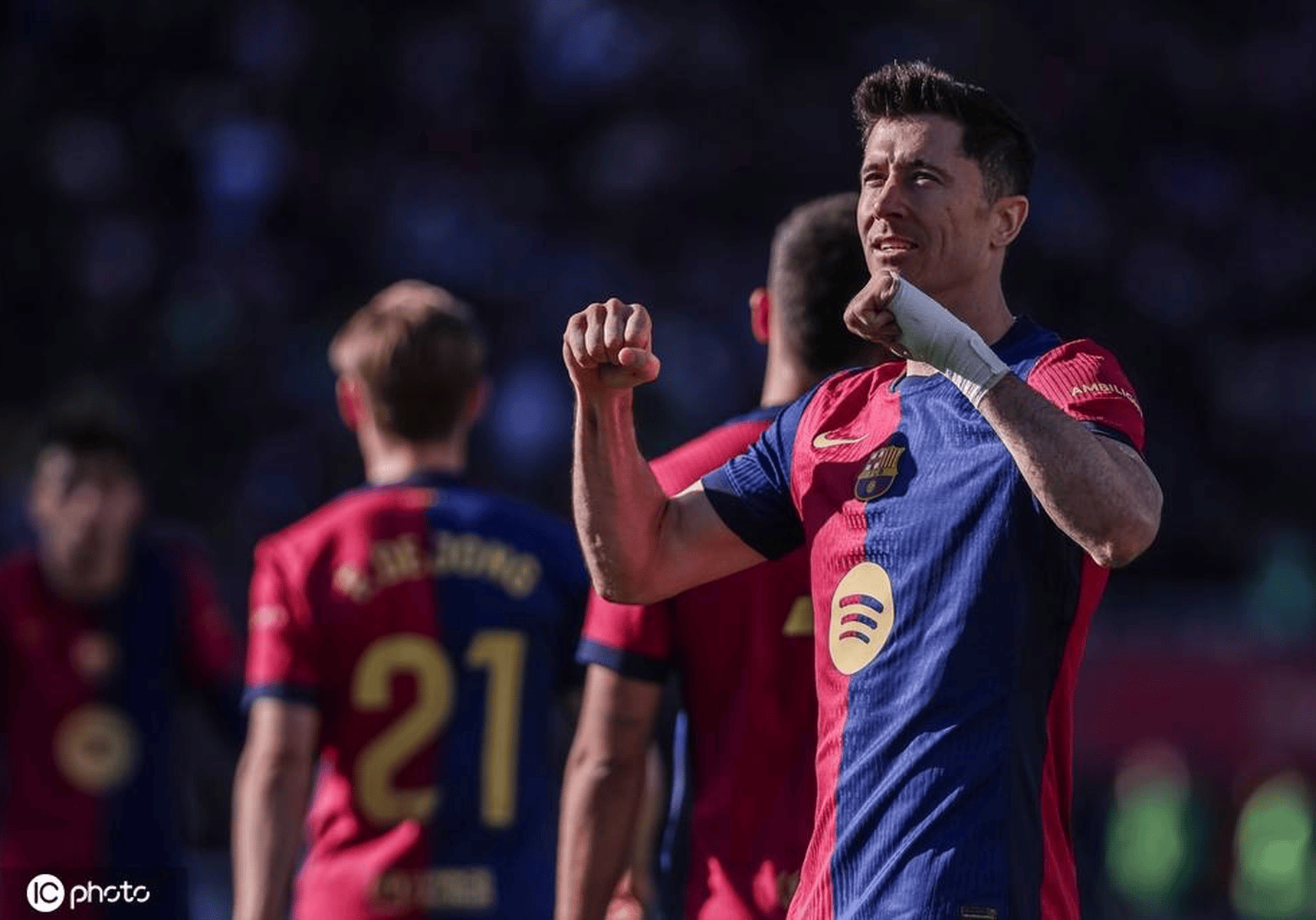 包含西班牙力克利物浦，莱万梅开二度中超的词条