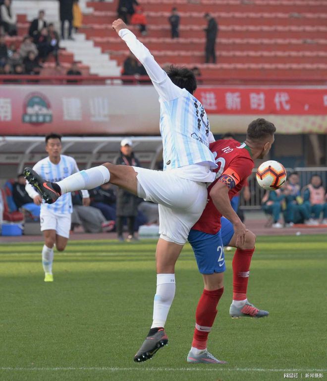 关于广州富力坐镇主场，力争取得胜利的信息