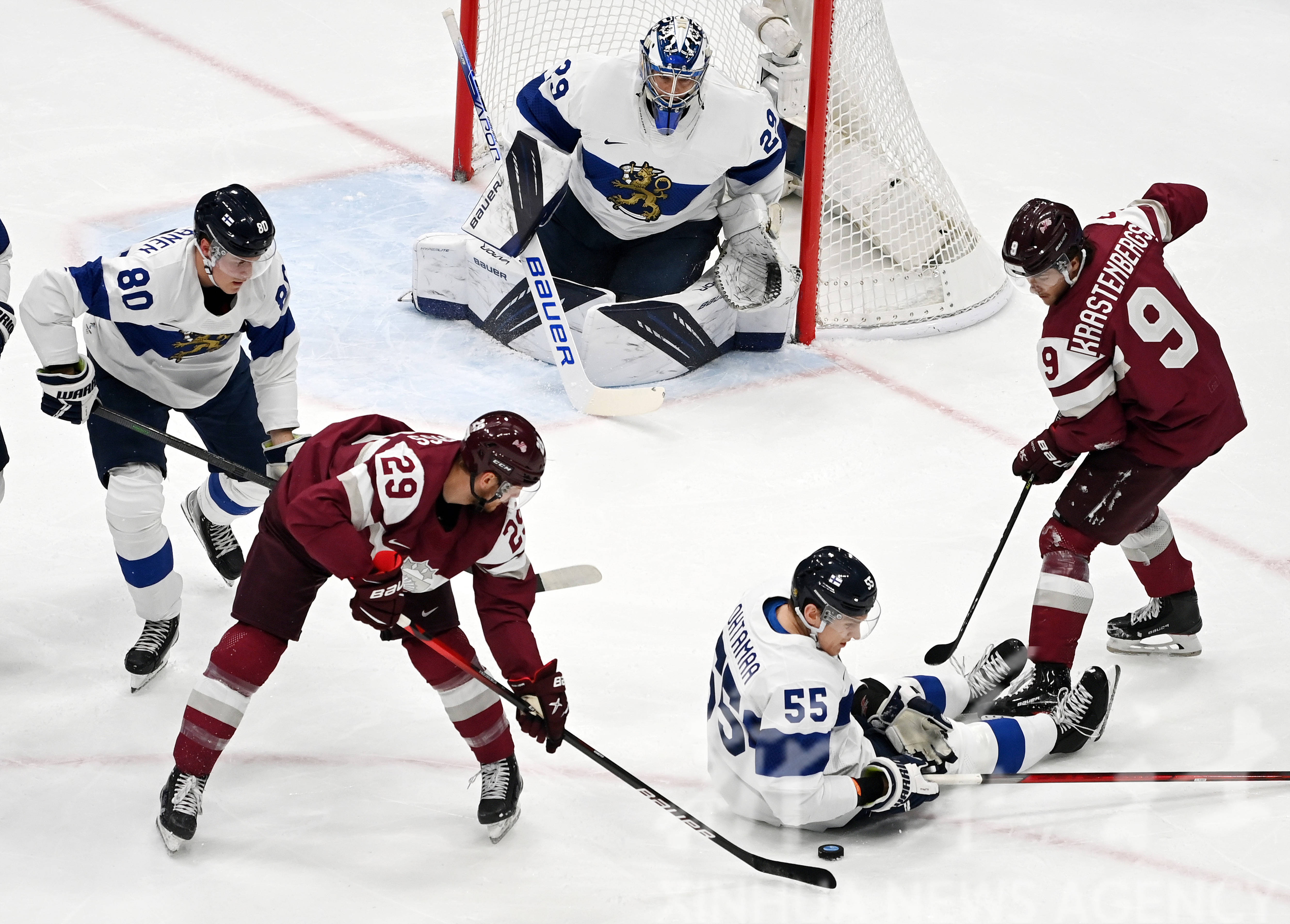 包含以色列队辛苦取胜丹麦队大胜拉脱维亚队的词条