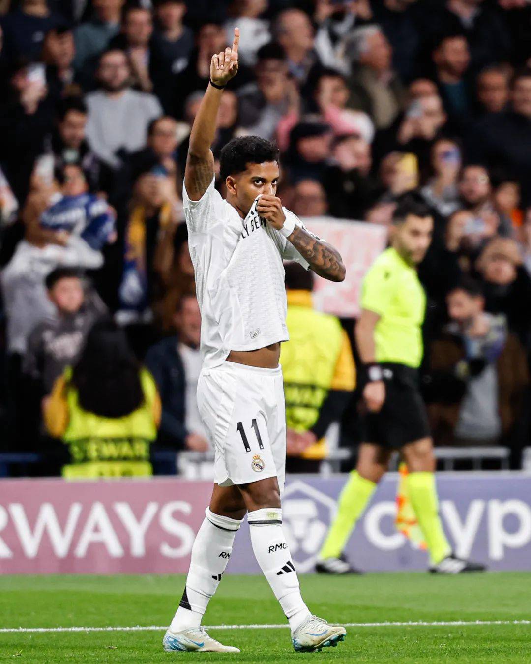 拜仁绝杀西班牙，姆巴佩梅开二度欧冠