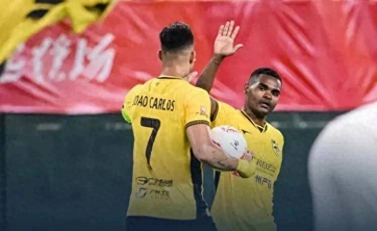 沙尔克遭遇三连败，降级危机愈发严峻的简单介绍