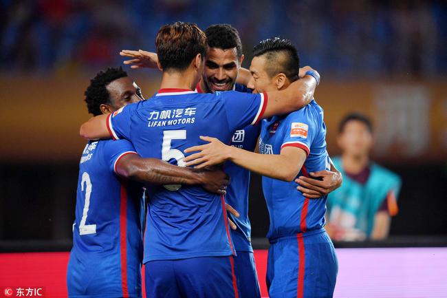 重庆力帆客场遭遇惨败，保级形势岌岌可危