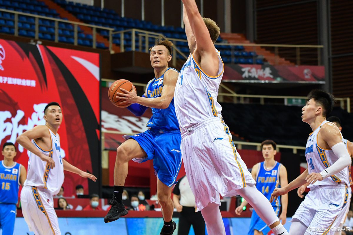 安道尔队在比赛中遭遇困境，需要全力应对