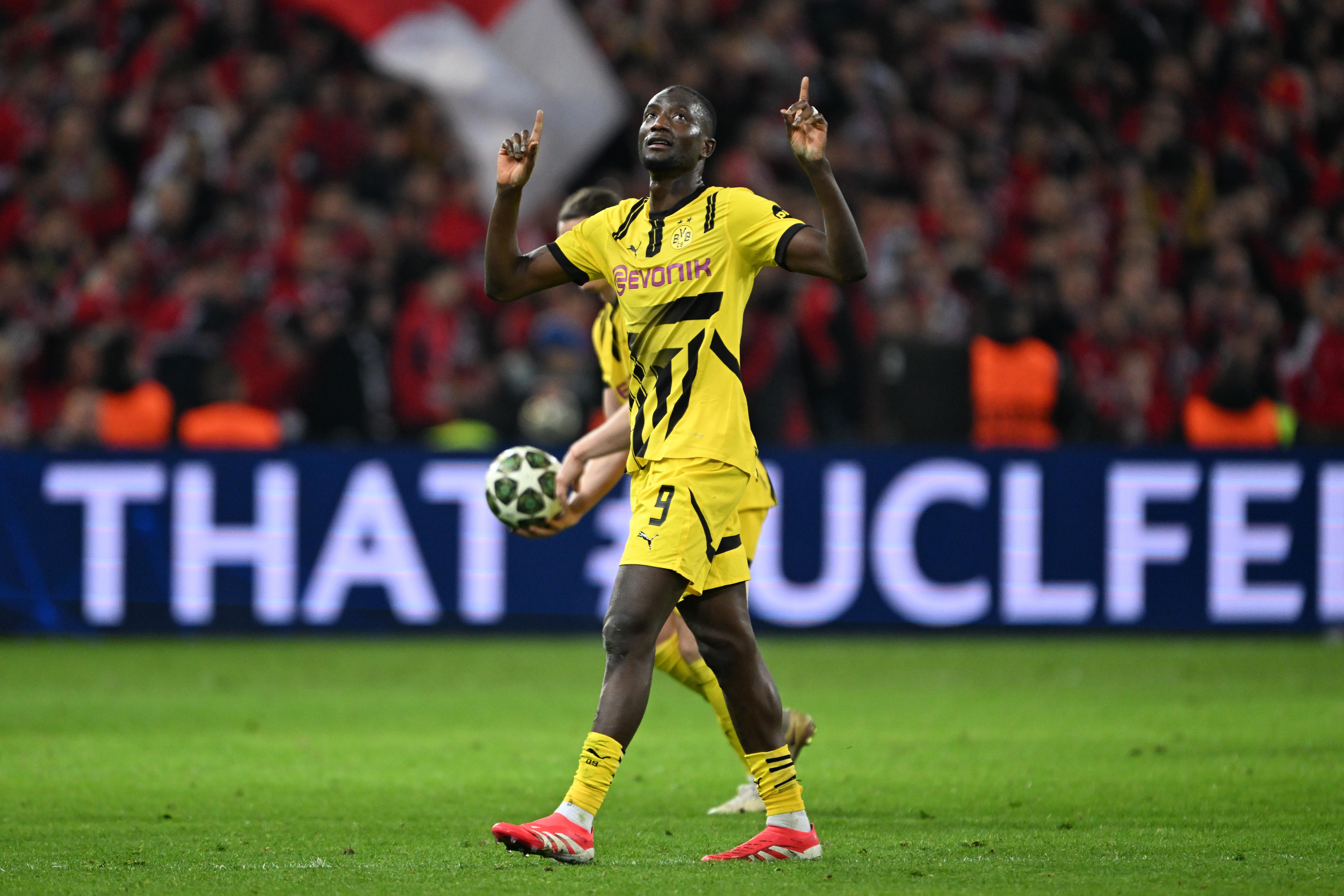 国际足球比赛中球队精神抖擞 国际足球比赛中球队精神抖擞