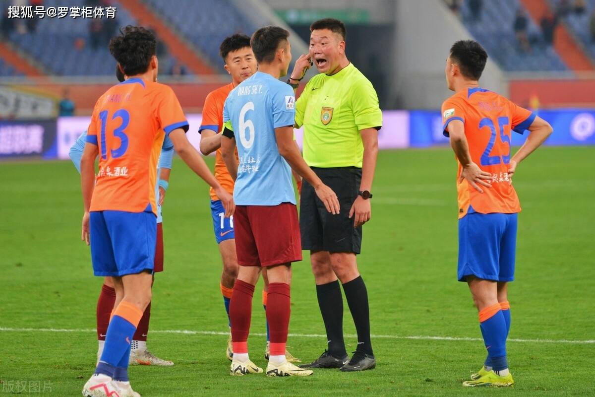 关于鲁能主场大胜上港，卫冕冠军形势良好的信息