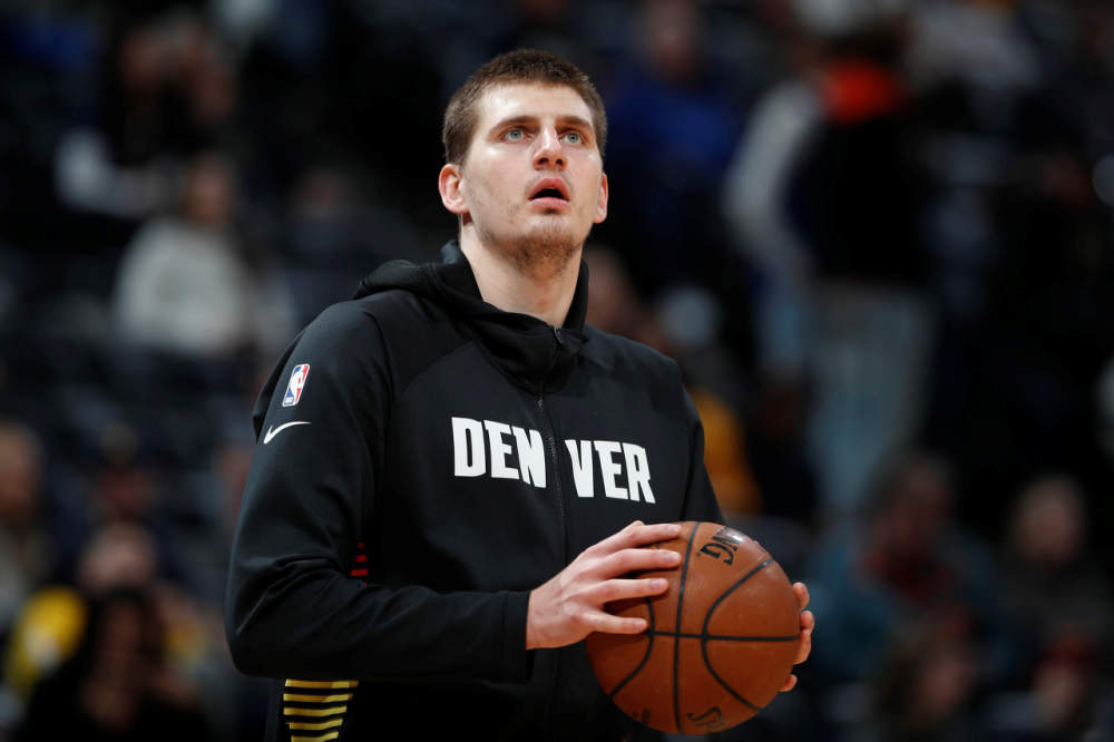 爵士击败活塞保持不败