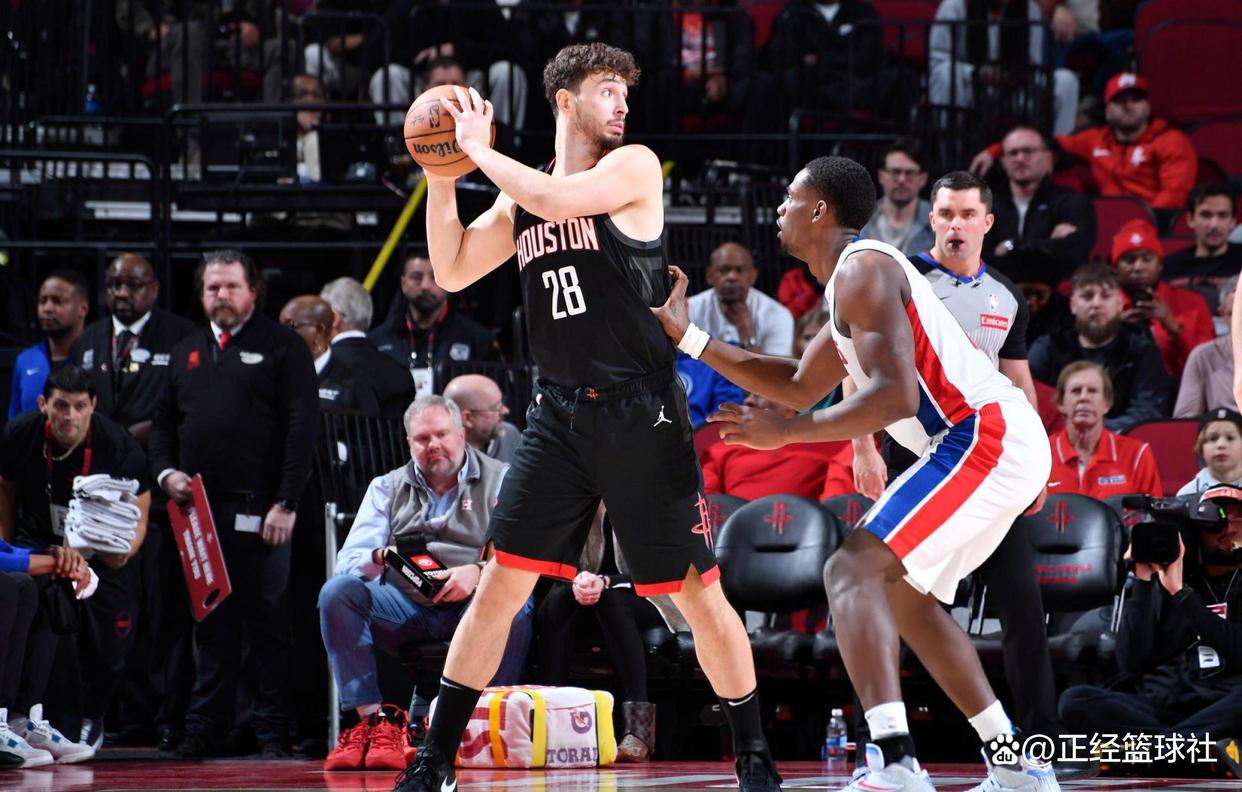 火箭客场击败活塞，取得三连胜