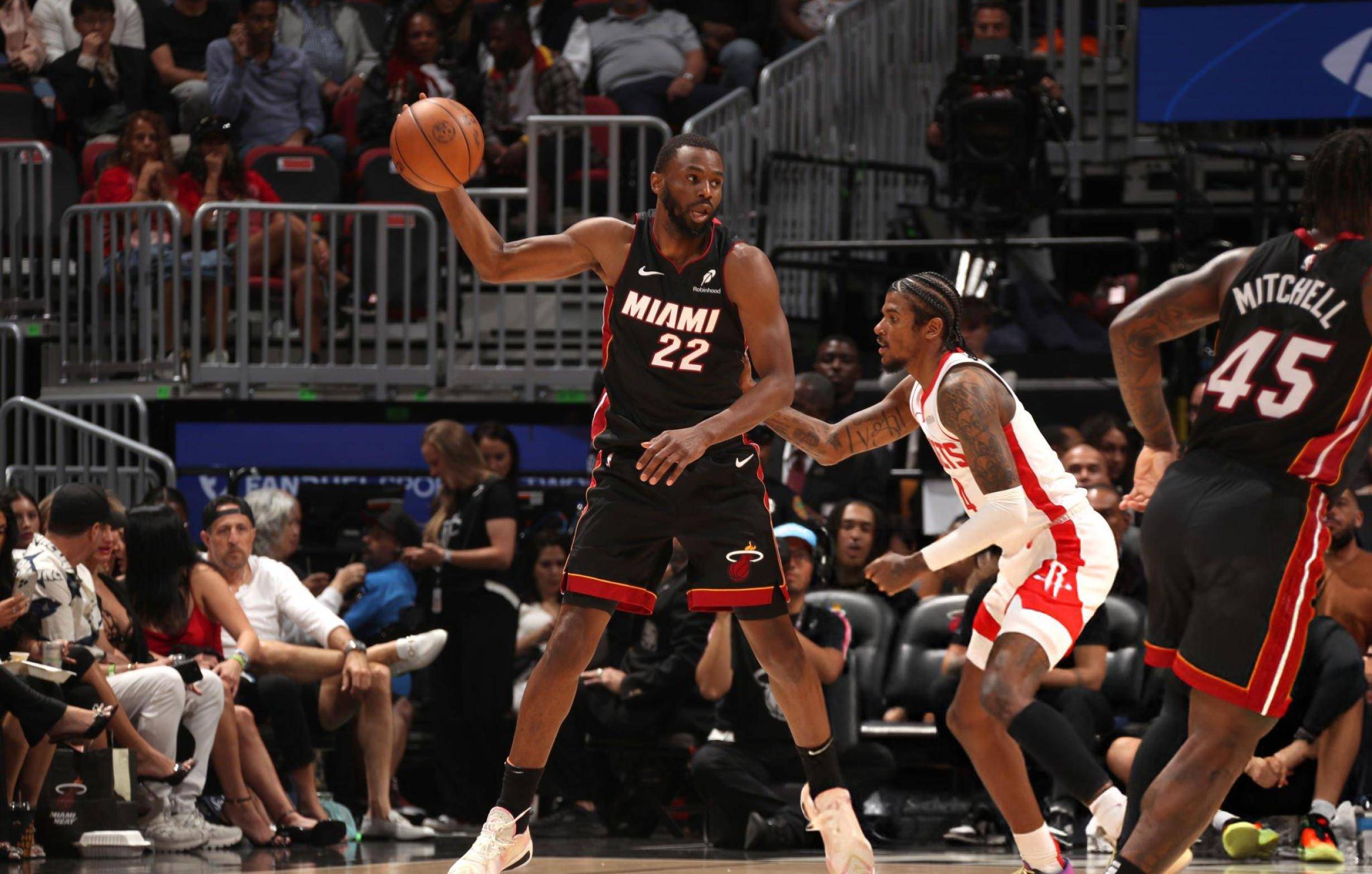 火箭客场胜黄蜂，豪取七连胜