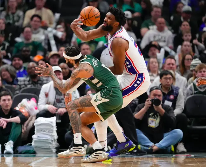 76人鏖战篮网，利拉德送出助攻