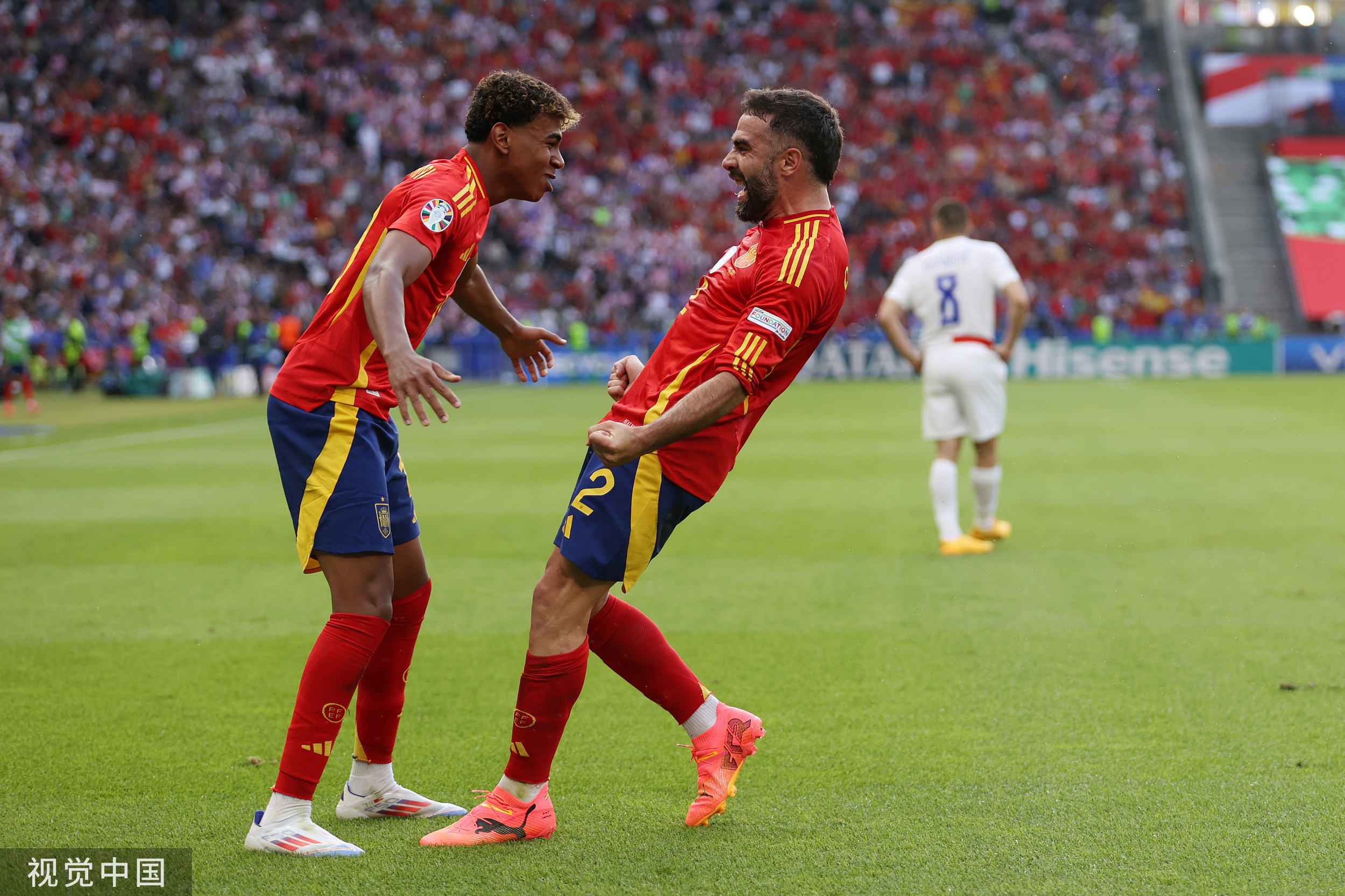 西班牙篮球联赛季后赛战况激烈，球员表现亮眼