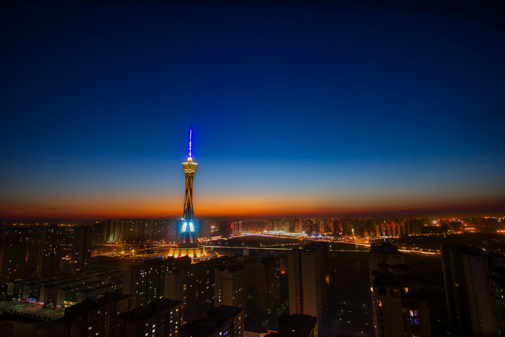 霍勒迪闪电战撕裂防线，热火末节窒息防守险胜浙江